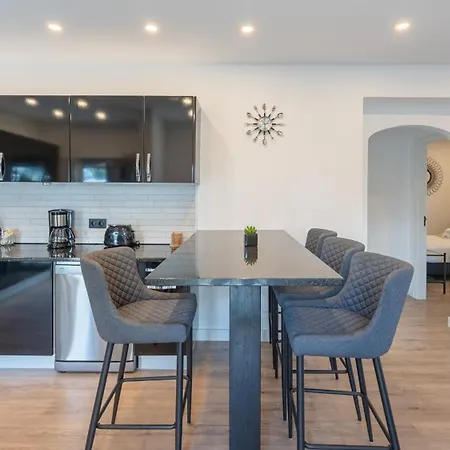 Cozy 2br Near Oura By Lovelystay * אלבופיירה