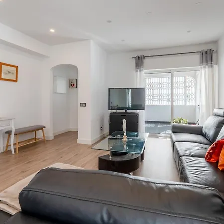 Lägenhet Cozy 2br Near Oura By Lovelystay